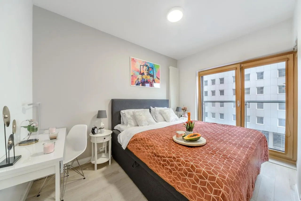 Lumina Luxury Apartments In Mennica Residence Varsovia 5*,  Polonia